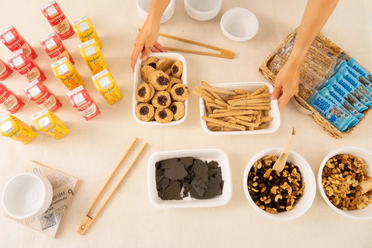Desayuno Ready-to-eat de Cascanueces: jugos naturales, cookies, snacks y vajilla biodegradable listos para servir