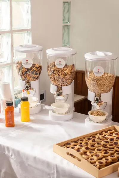 Yogur artesanal con granola para desayunos de empresa